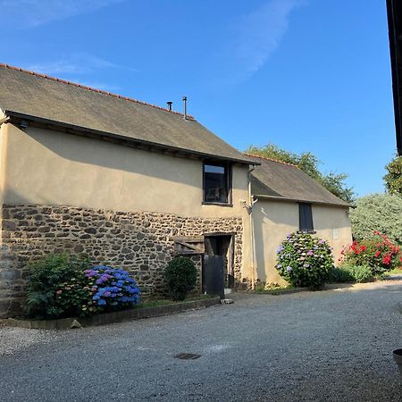 Le Logis De La Lettre Bed & Breakfast Tinteniac Bagian luar foto