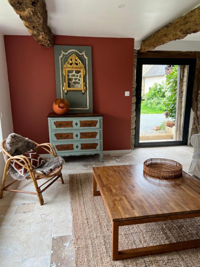 Le Logis De La Lettre Bed & Breakfast Tinteniac Bagian luar foto