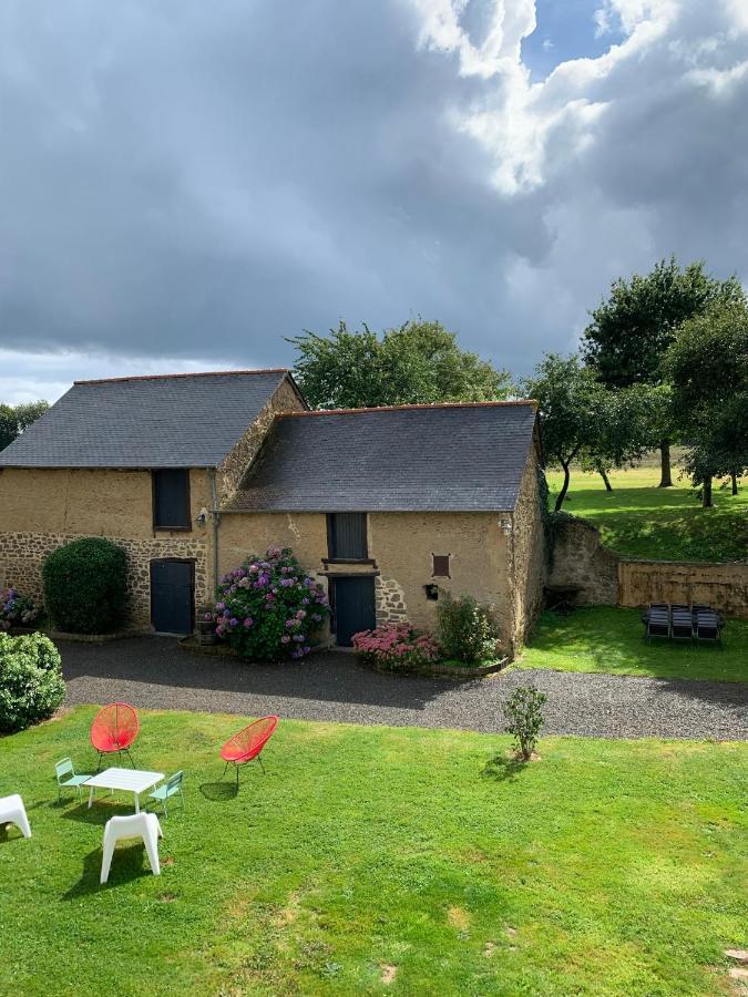 Le Logis De La Lettre Bed & Breakfast Tinteniac Bagian luar foto
