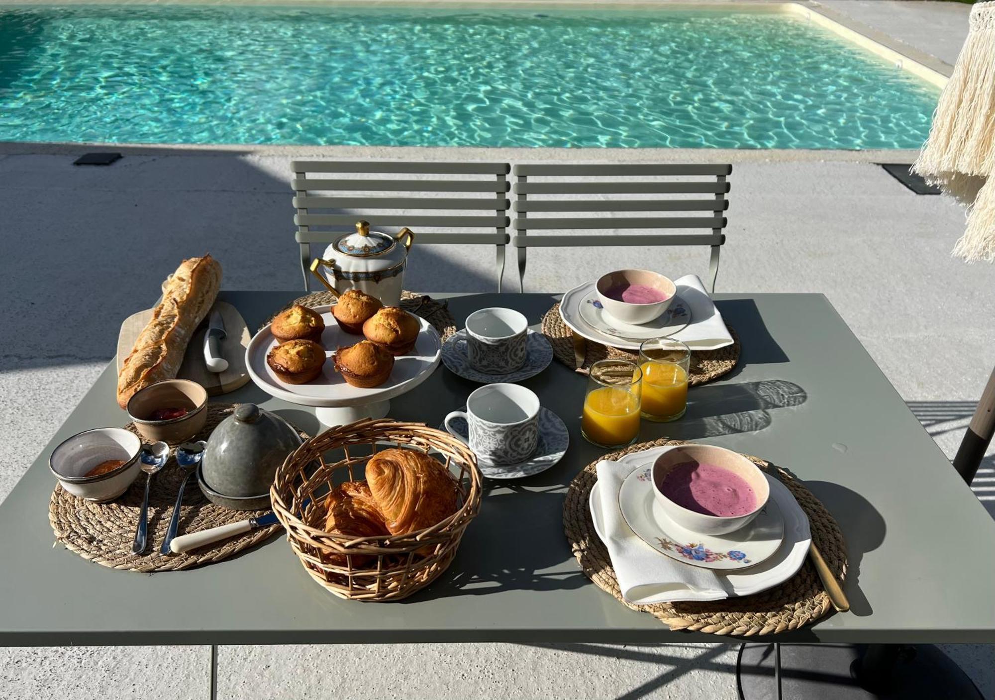 Le Logis De La Lettre Bed & Breakfast Tinteniac Bagian luar foto