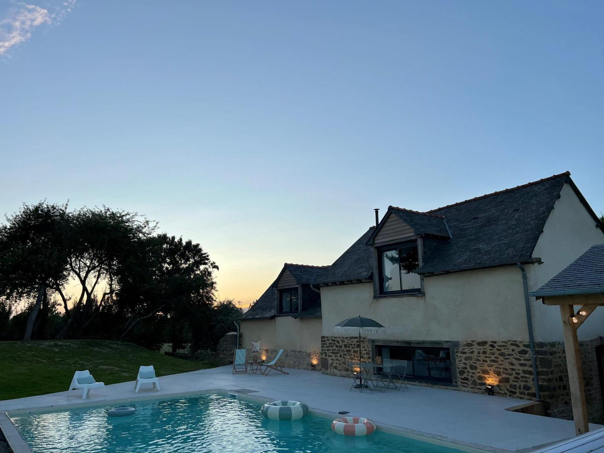 Le Logis De La Lettre Bed & Breakfast Tinteniac Bagian luar foto
